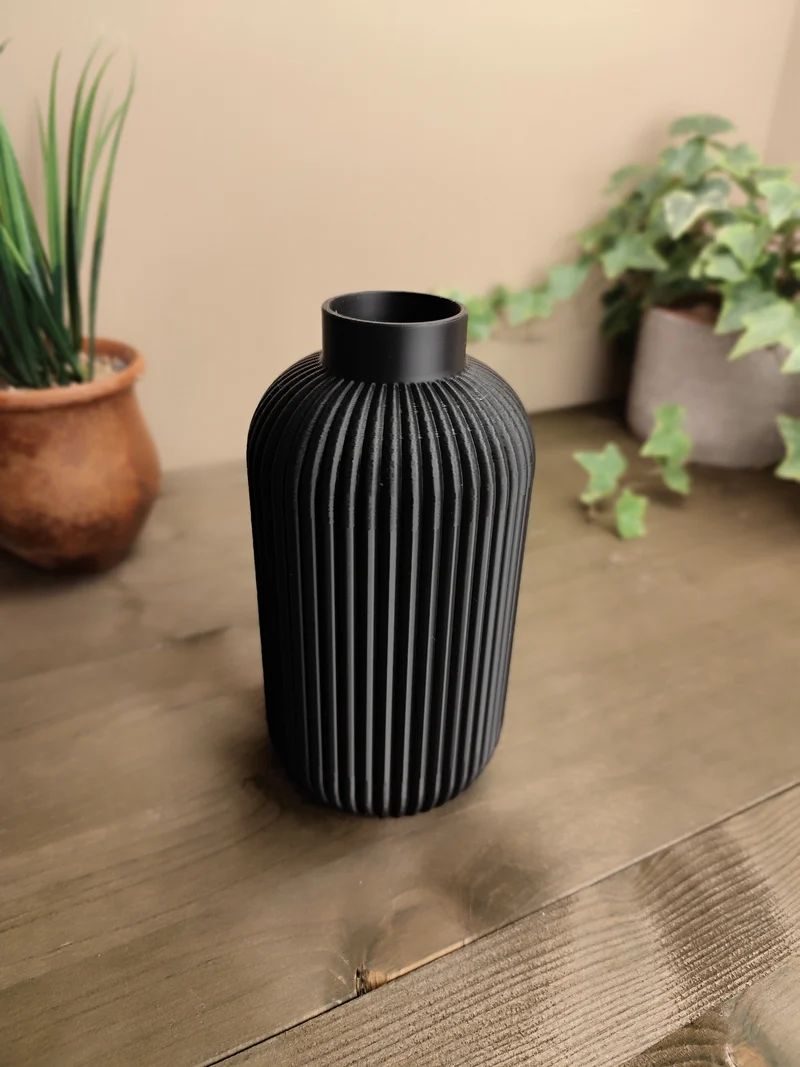 Vase moderne côtelée pour fleurs et branches