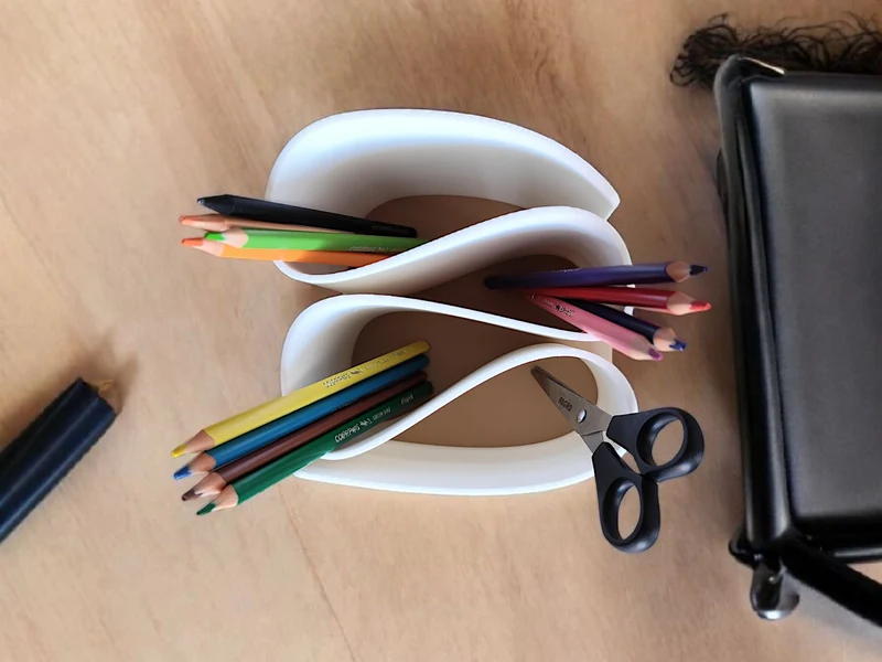Organisateur de bureau moderne ondulé à quatre compartiments