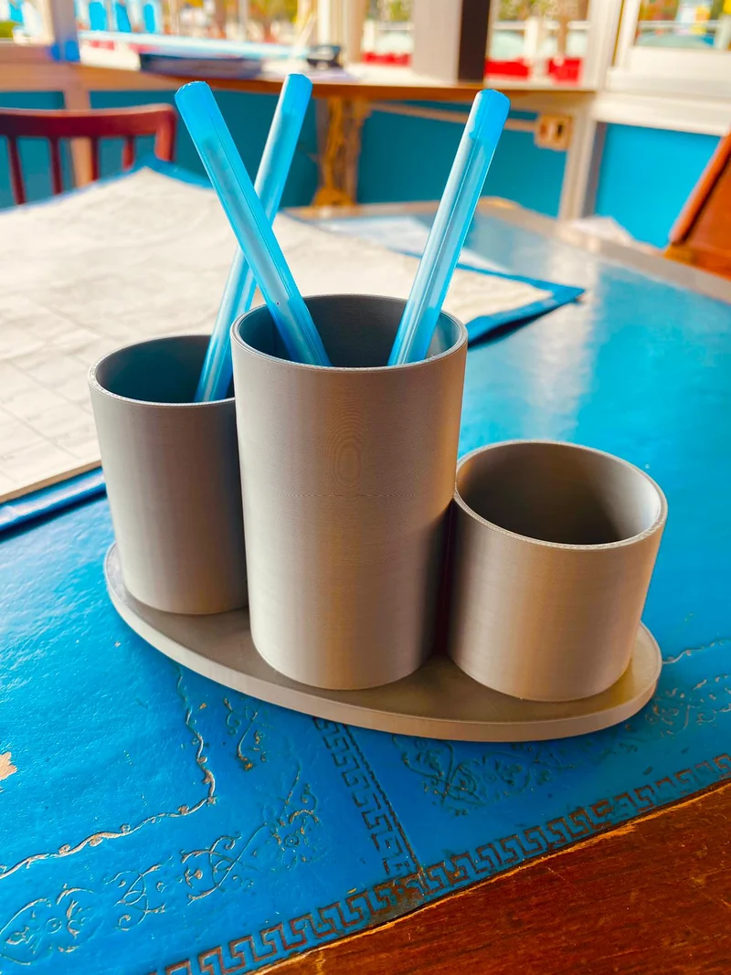 Organisateur de maquillage et porte-pinceaux pratique