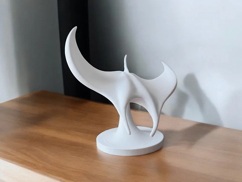 Sculpture décorative de raie blanche