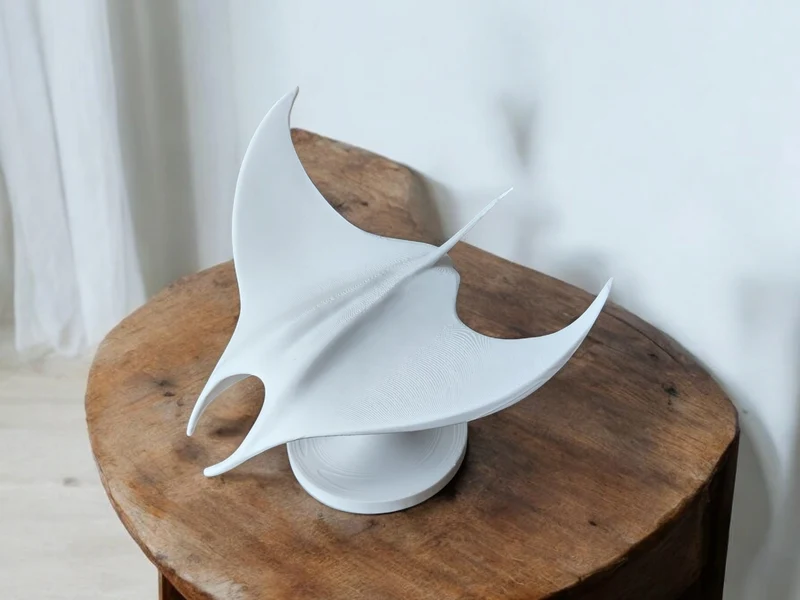 Sculpture décorative de raie blanche