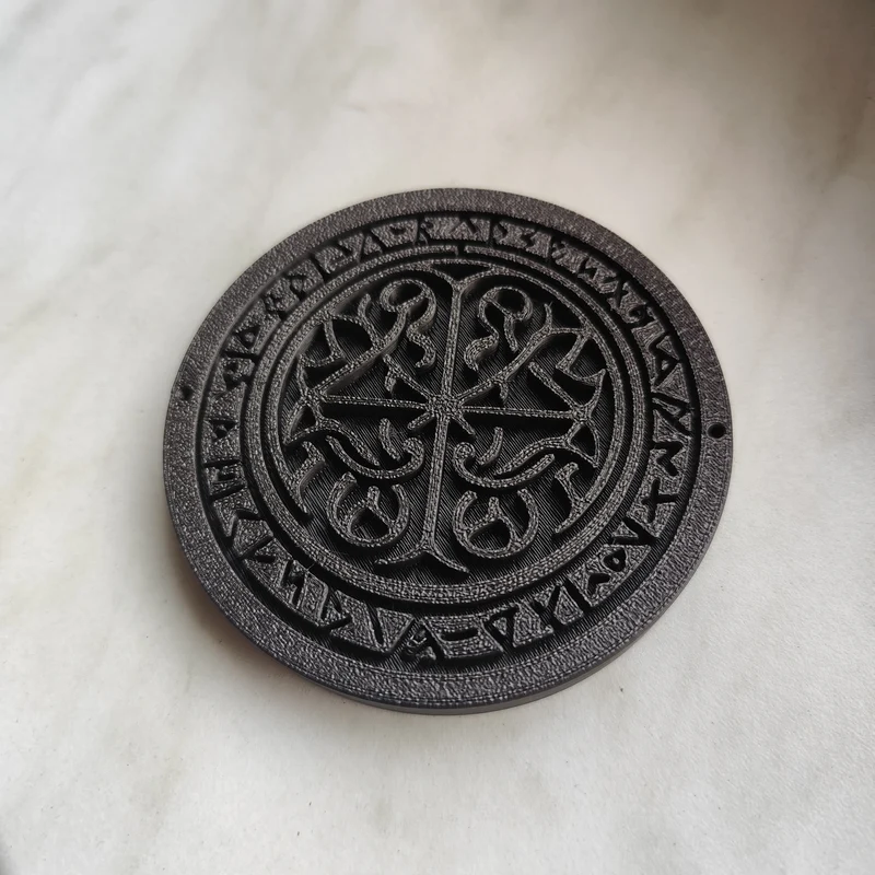 Sous-verre d'inspiration celtique avec des runes