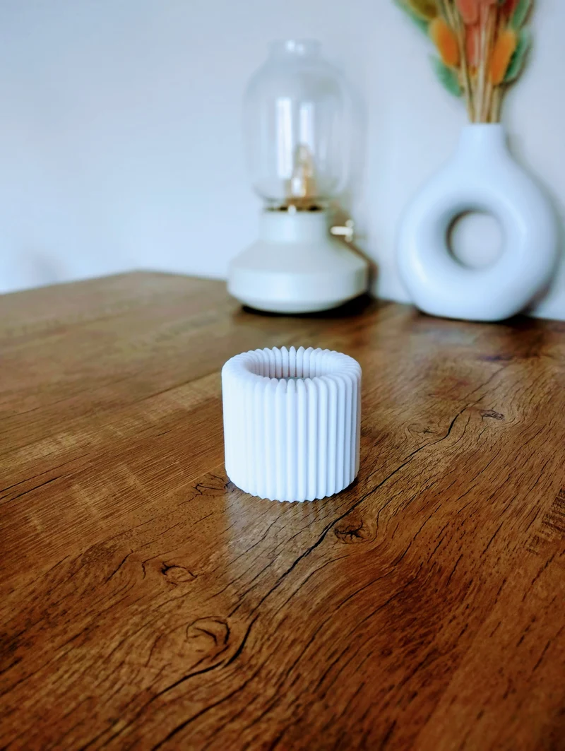 Bougeoir moderne à rainures pour bougies chauffe-plat standard