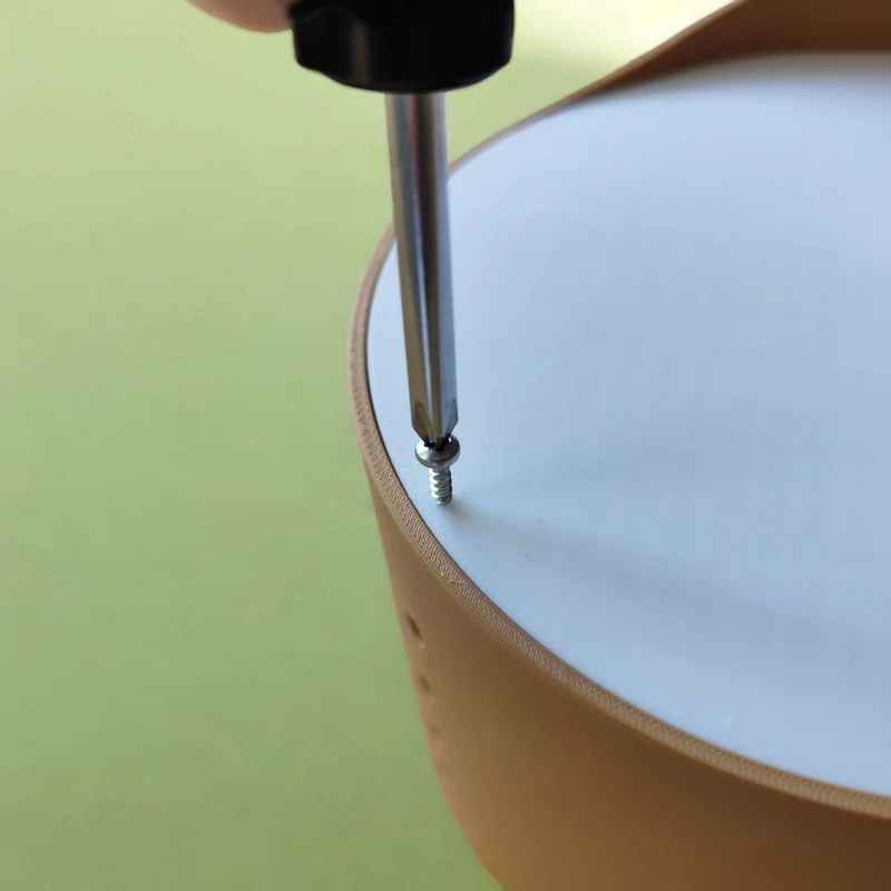 Nichoir moderne incurvé avec toit en forme de cloche