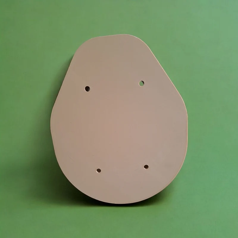 Nichoir moderne incurvé avec toit en forme de cloche