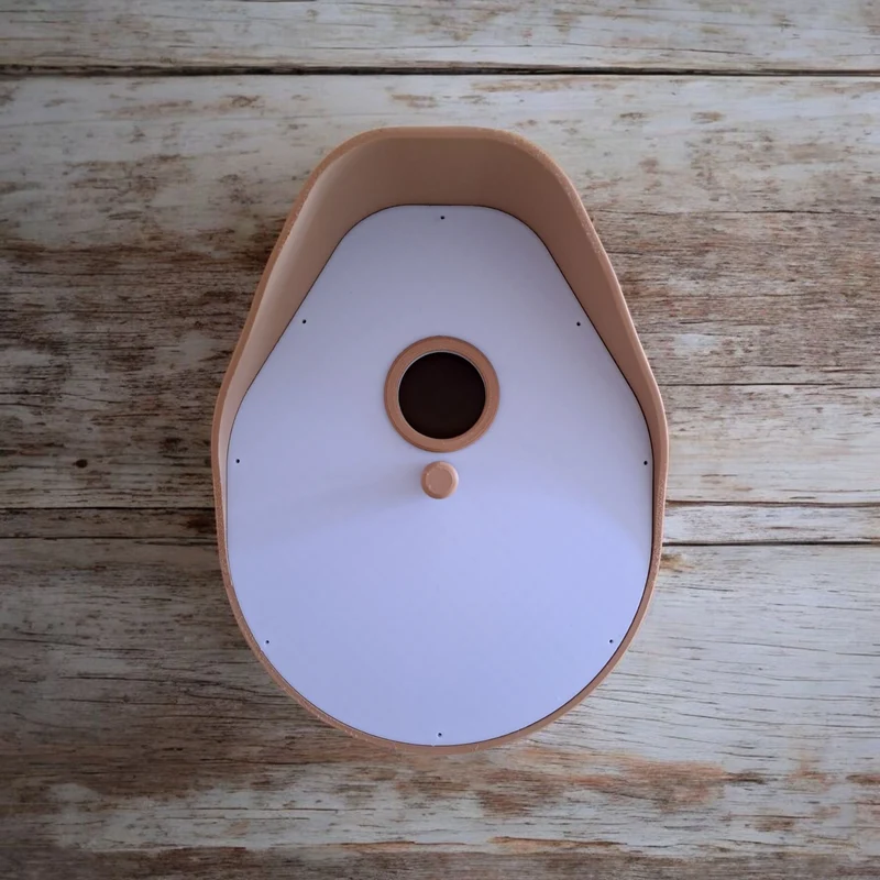 Nichoir moderne incurvé avec toit en forme de cloche