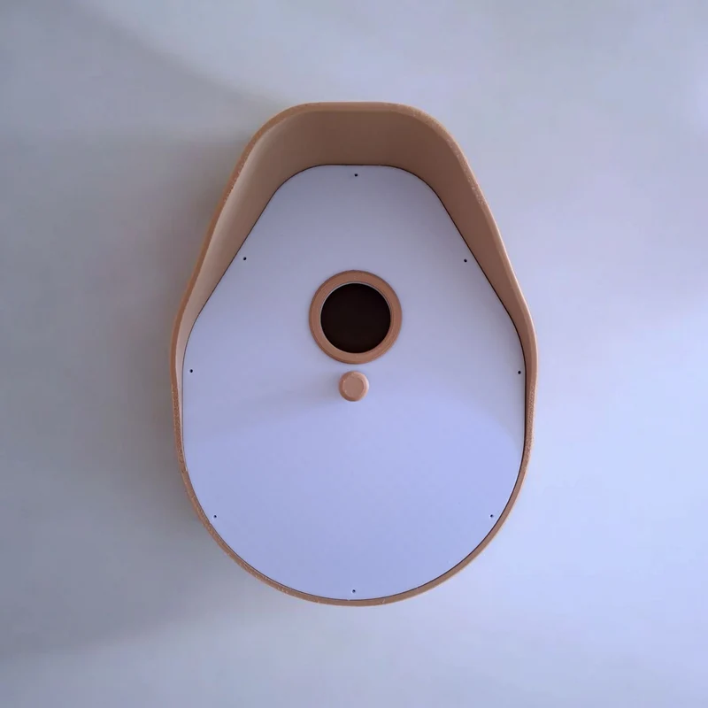 Nichoir moderne incurvé avec toit en forme de cloche