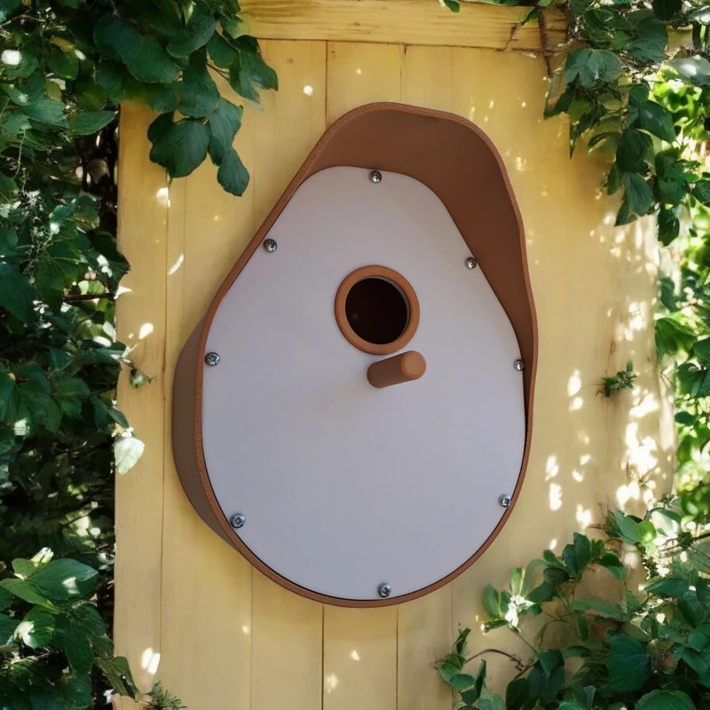 Nichoir moderne incurvé avec toit en forme de cloche
