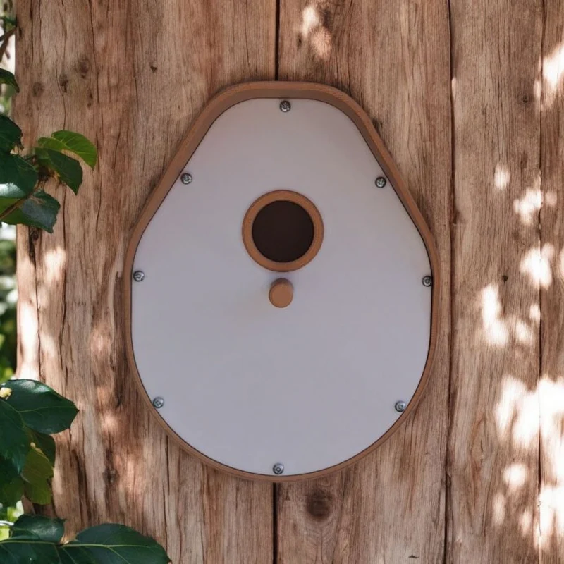 Nichoir moderne incurvé avec toit en forme de cloche