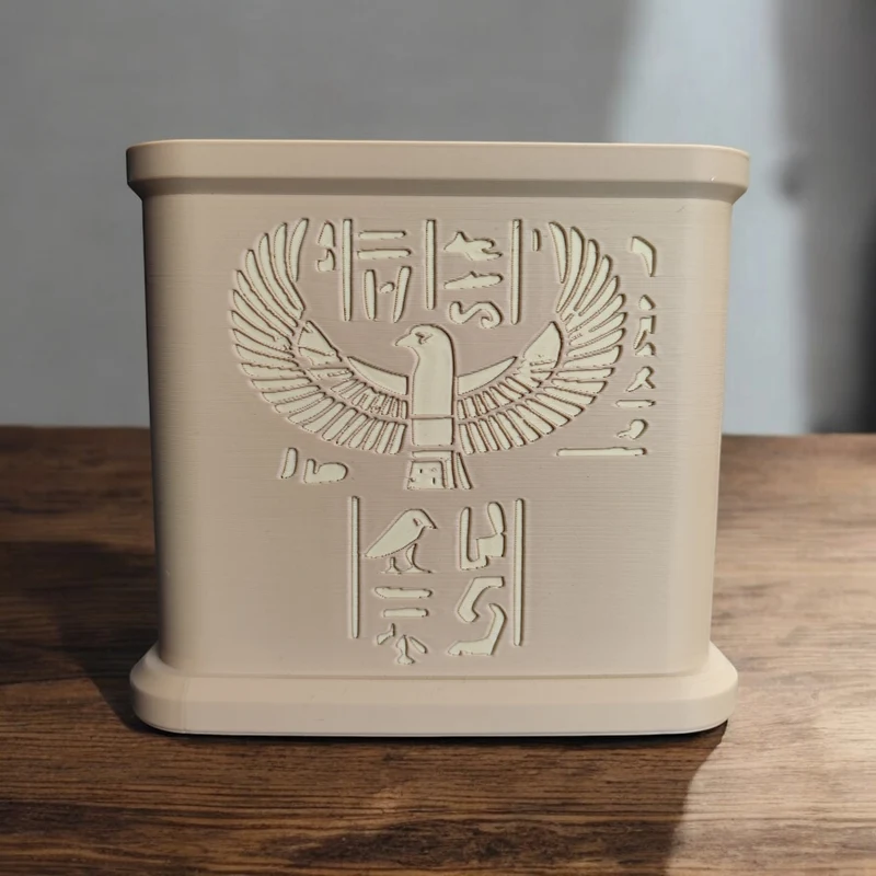 Sculpture et vase égyptiens de Toutânkhamon
