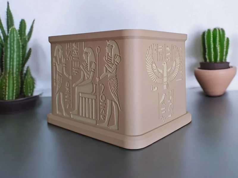 Sculpture et vase égyptiens de Toutânkhamon