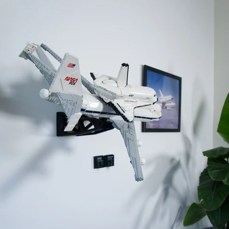 Support mural réglable pour modèle de navette spatiale de la NASA