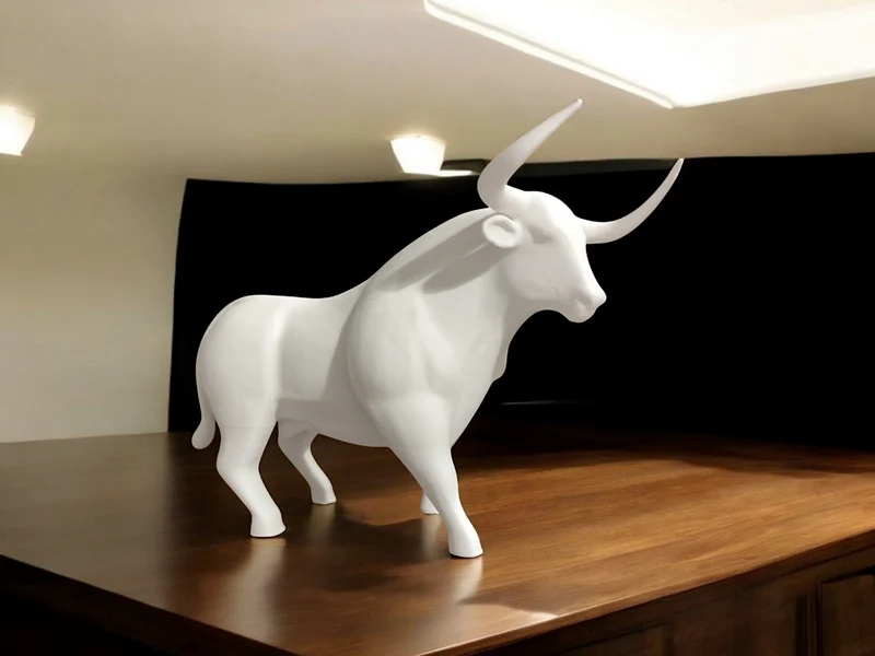 Élégante sculpture de taureau blanche pour une décoration d'intérieur moderne