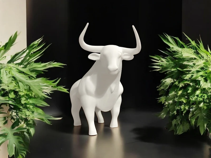 Élégante sculpture de taureau blanche pour une décoration d'intérieur moderne