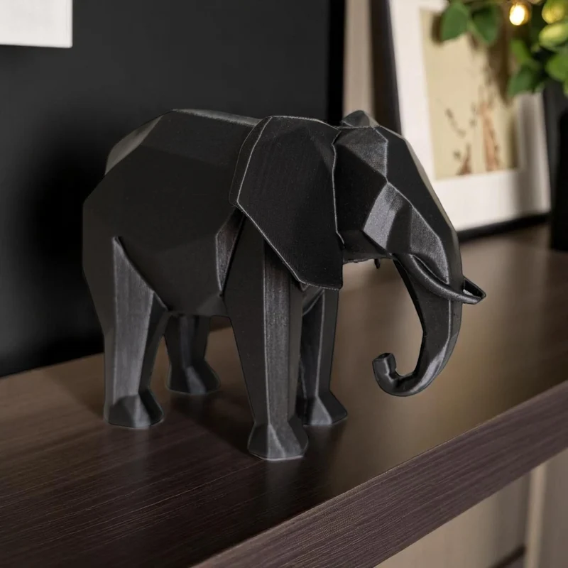 Sculpture d'éléphant low-poly minimaliste moderne