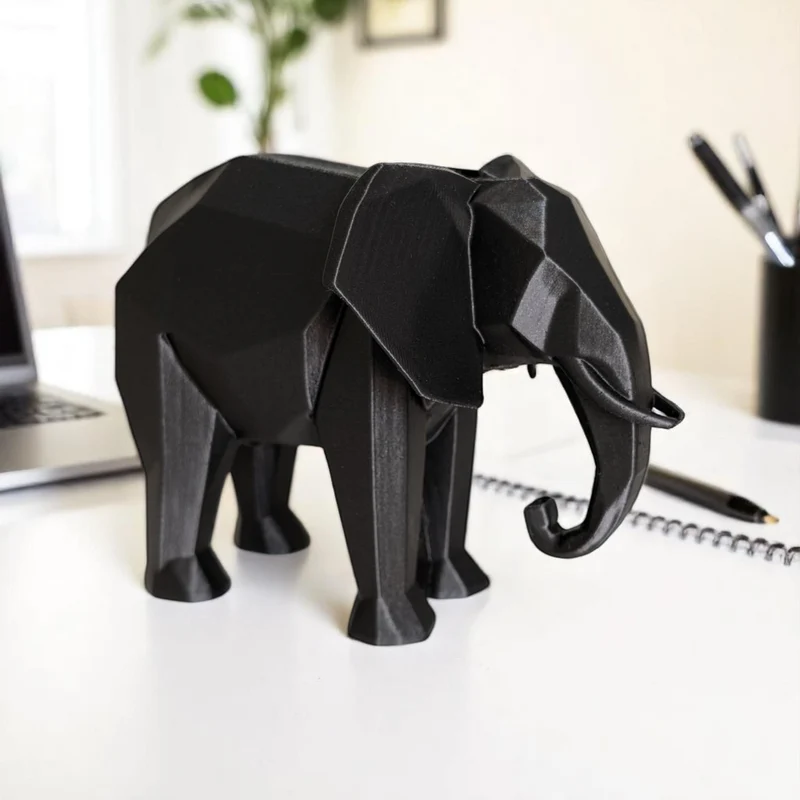 Sculpture d'éléphant low-poly minimaliste moderne