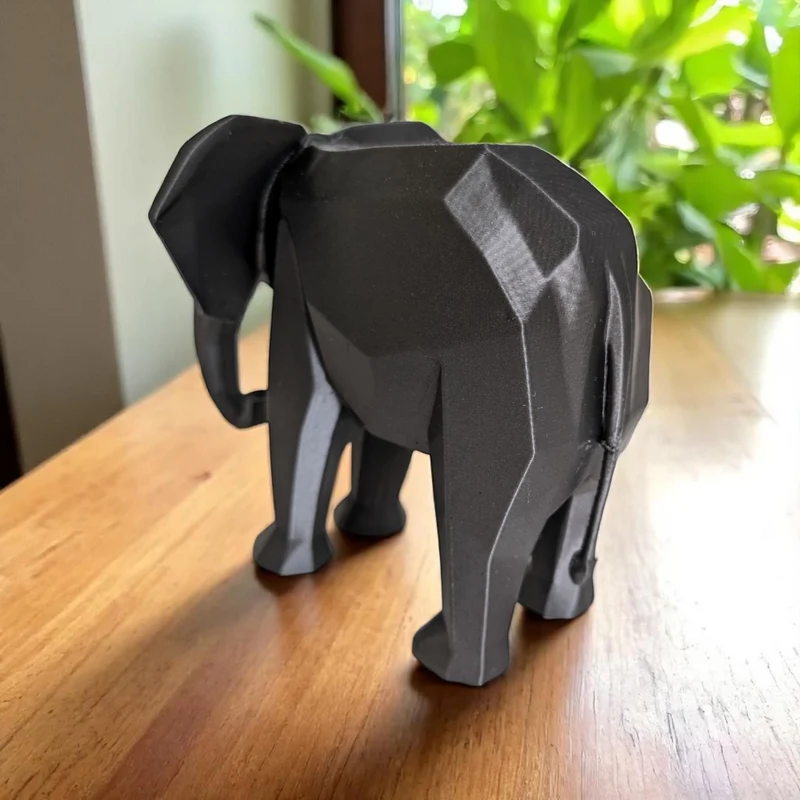 Sculpture d'éléphant low-poly minimaliste moderne