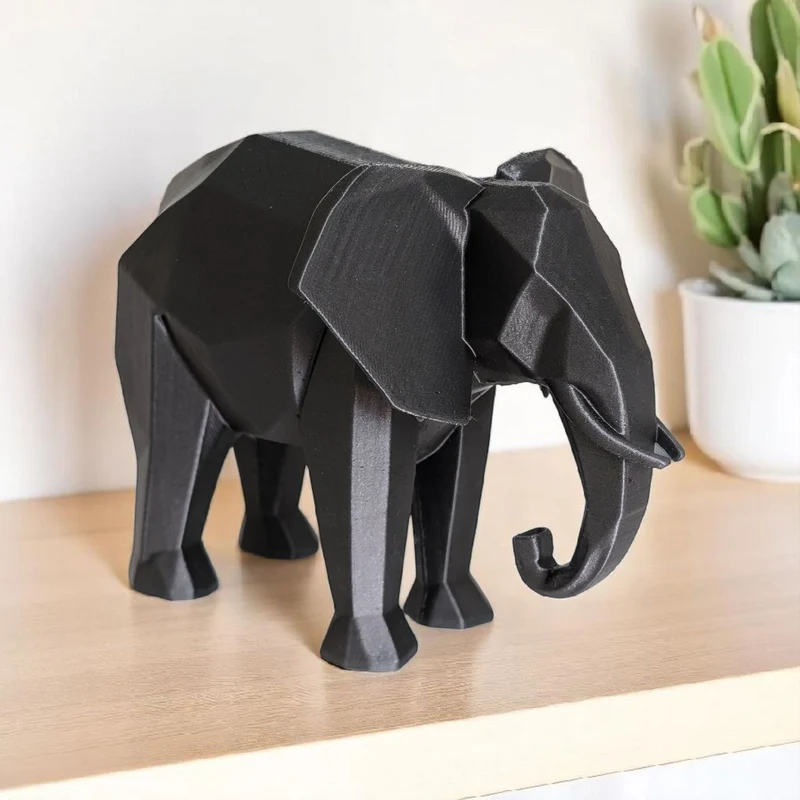 Sculpture d'éléphant low-poly minimaliste moderne