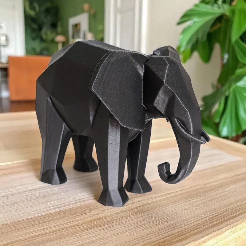 Sculpture d'éléphant low-poly minimaliste moderne