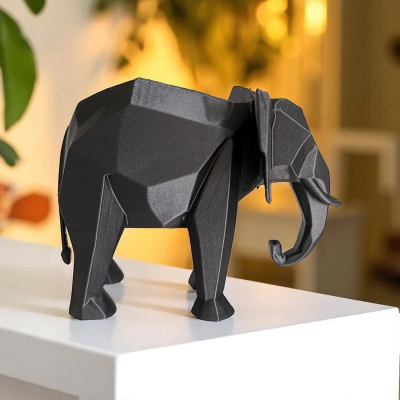 Sculpture d'éléphant low-poly minimaliste moderne