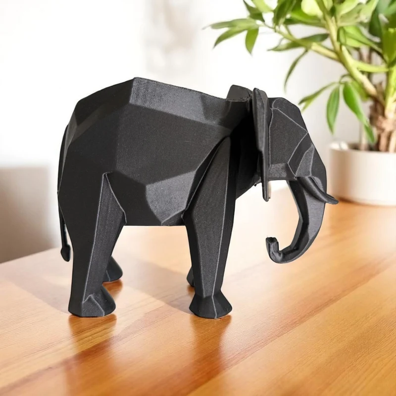 Sculpture d'éléphant low-poly minimaliste moderne