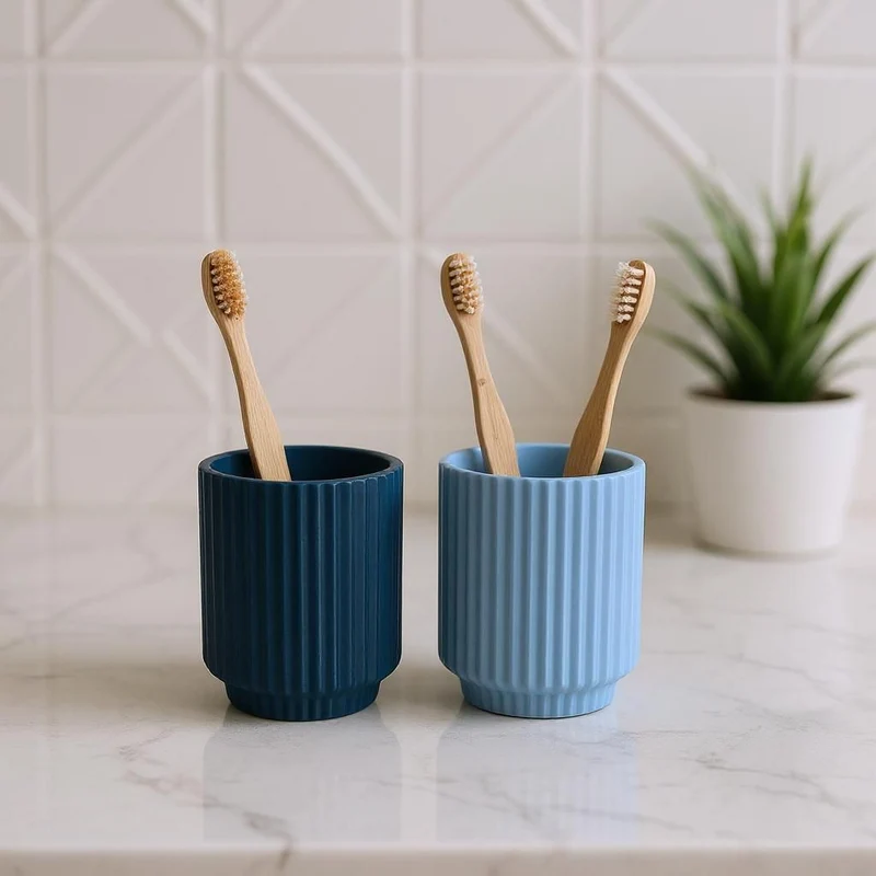 Ensemble de deux élégants gobelets à dents côtelés