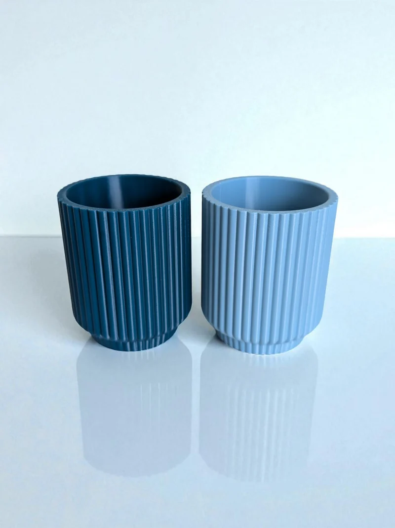 Ensemble de deux élégants gobelets à dents côtelés