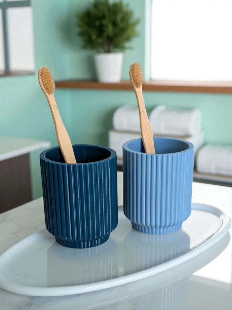 Ensemble de deux élégants gobelets à dents côtelés