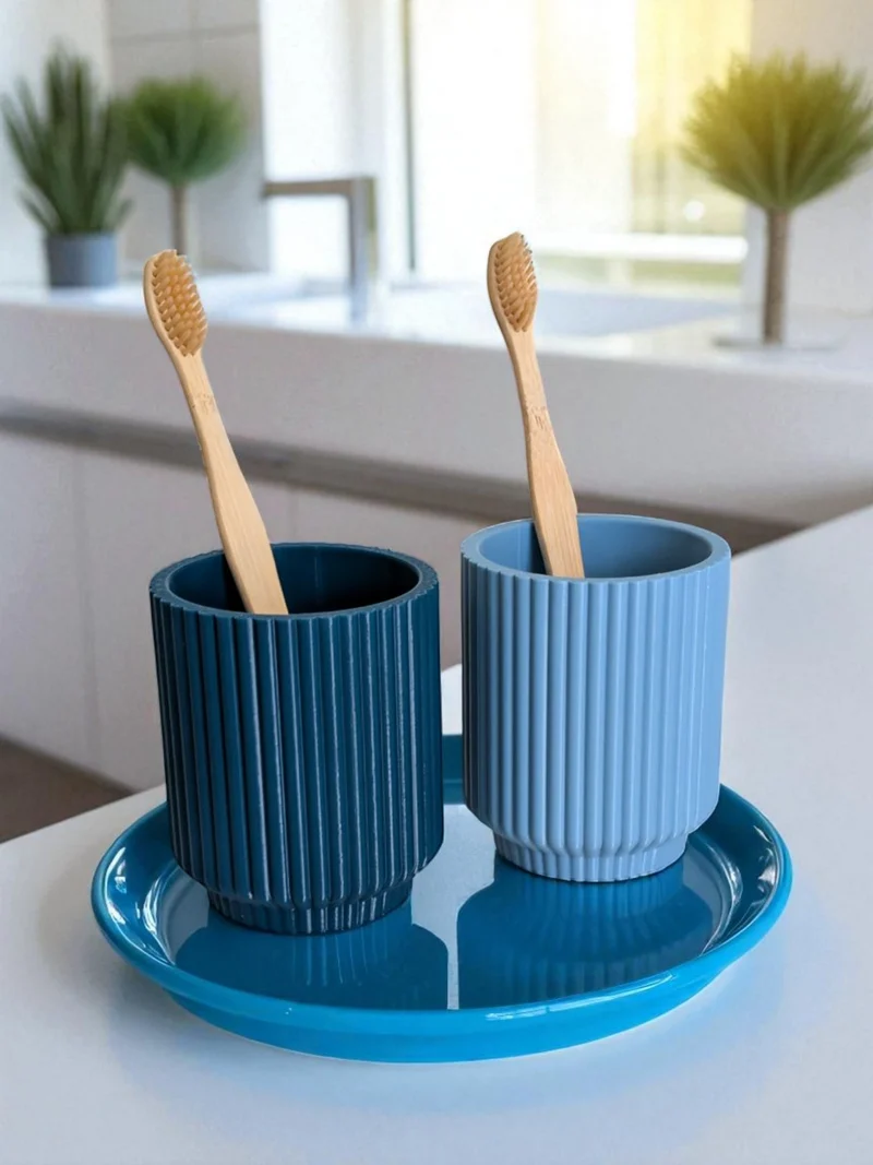 Ensemble de deux élégants gobelets à dents côtelés