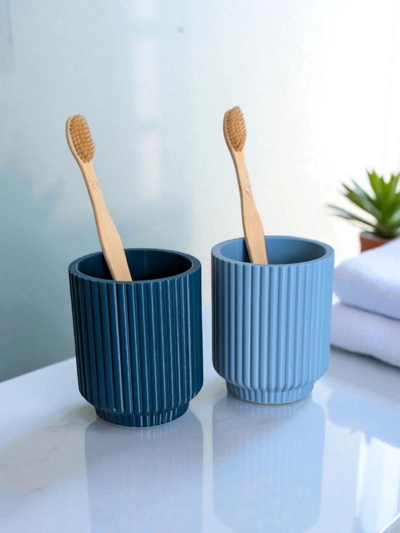 Ensemble de deux élégants gobelets à dents côtelés