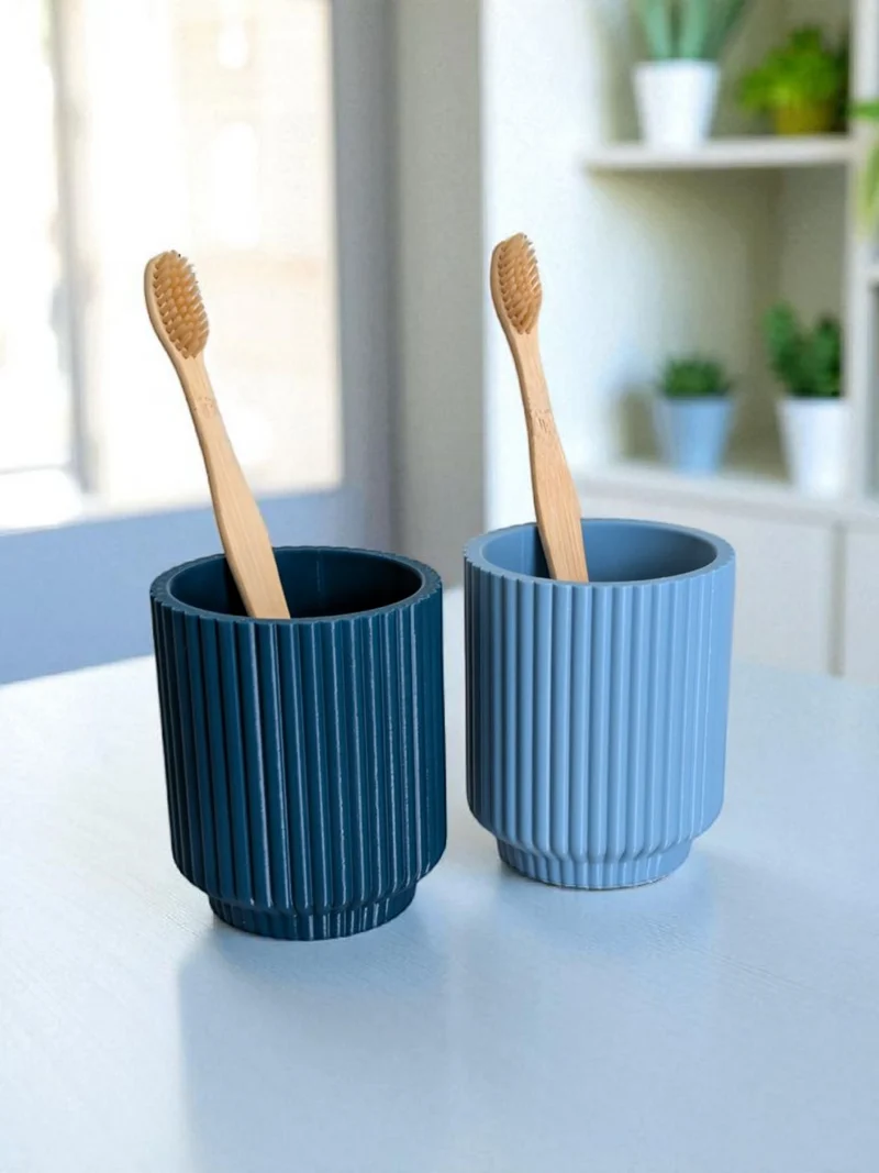 Ensemble de deux élégants gobelets à dents côtelés