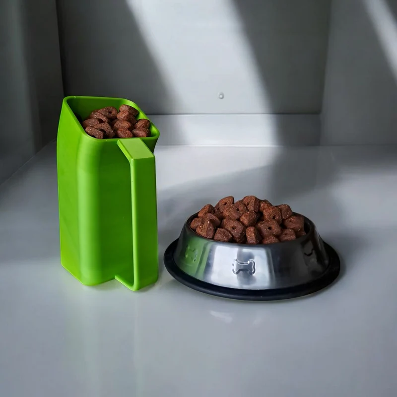 Gamelle courbée moderne pour chiens et chats