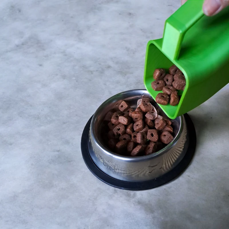 Gamelle courbée moderne pour chiens et chats