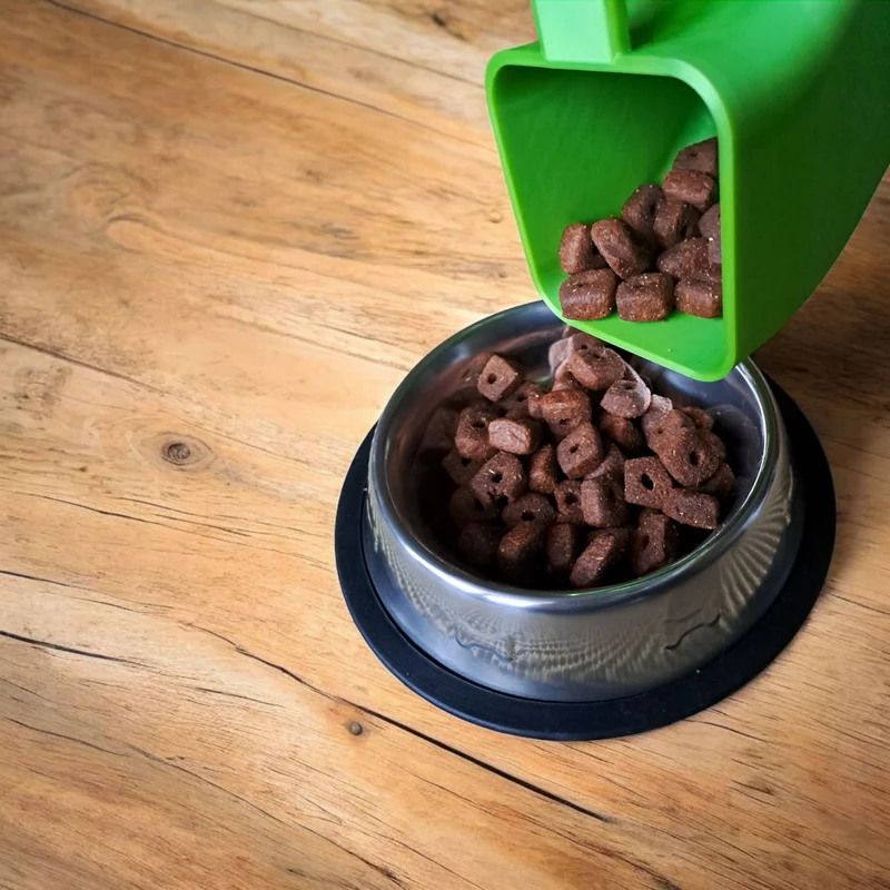 Gamelle courbée moderne pour chiens et chats