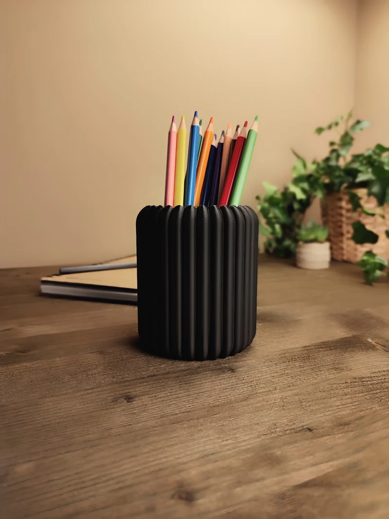 Pot à crayons au design côtelé pour le bureau