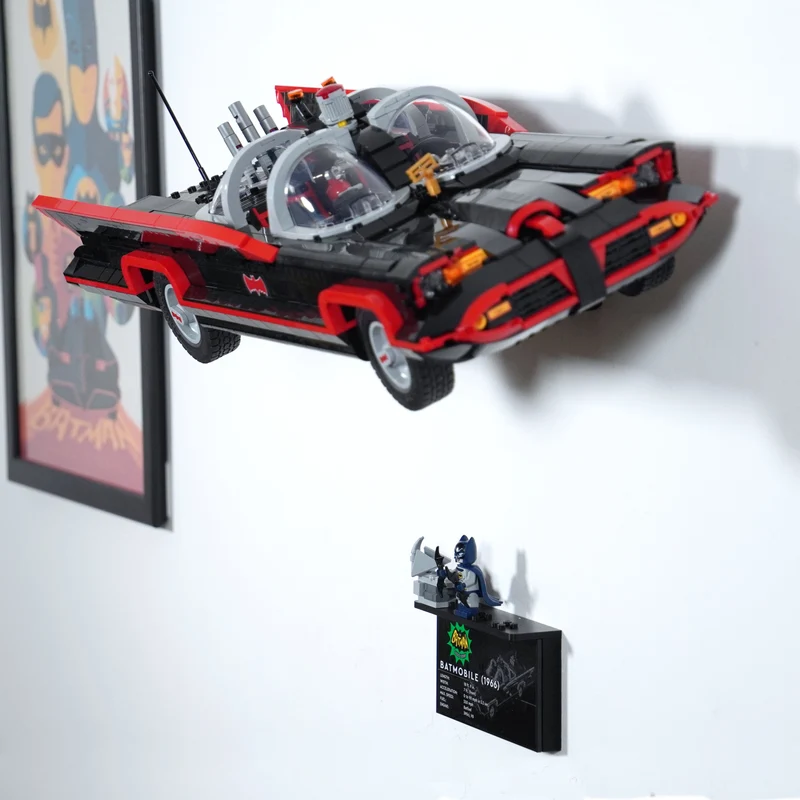 Support mural pour la Batmobile de la série télévisée classique 76328