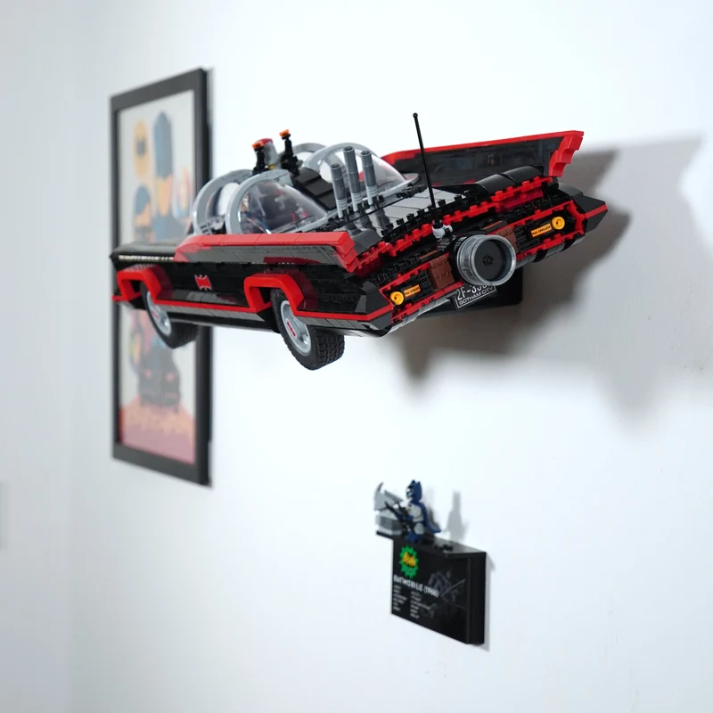 Support mural pour la Batmobile de la série télévisée classique 76328