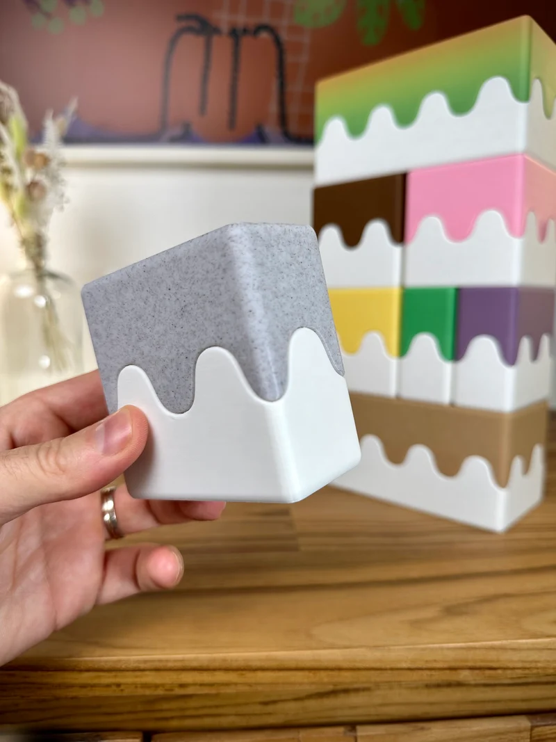 Boîtes ondulées empilables pour un rangement polyvalent
