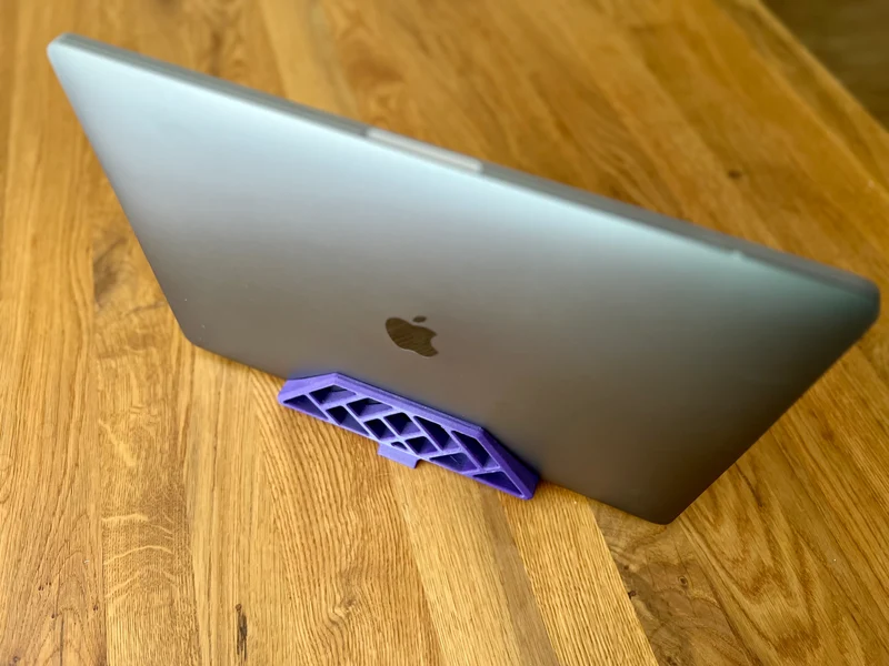 Support de bureau vertical pour MacBook Pro (Touch Bar) en mode Clamshell
