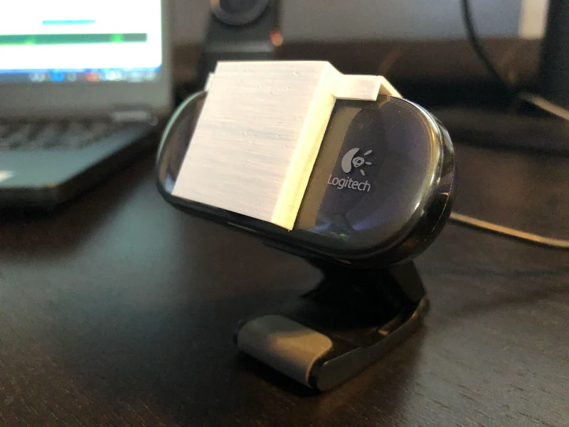 Cache webcam Logitech C210 pour une confidentialité améliorée