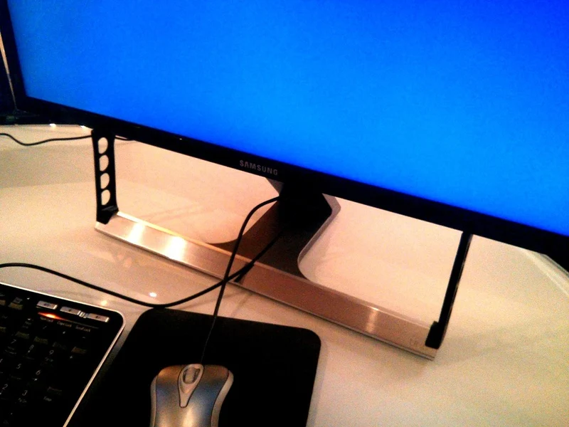 Support d'écran renforcé pour écran Samsung UE590 28 pouces