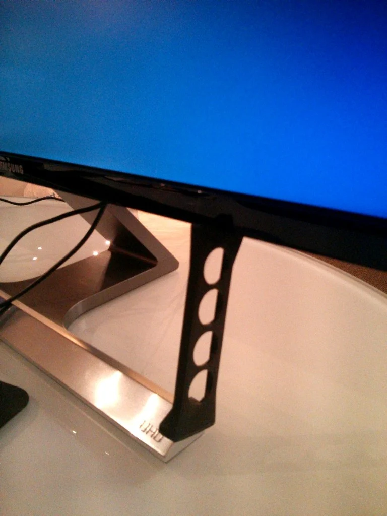 Support d'écran renforcé pour écran Samsung UE590 28 pouces