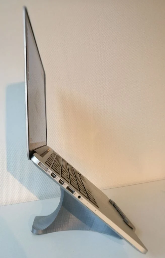 Support MacBook Pro élégant pour modèles 13 pouces et 15 pouces