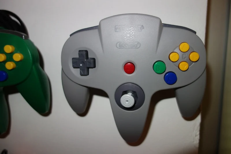 Montage mural pour manette 8bitdo X Retro-Bit 64