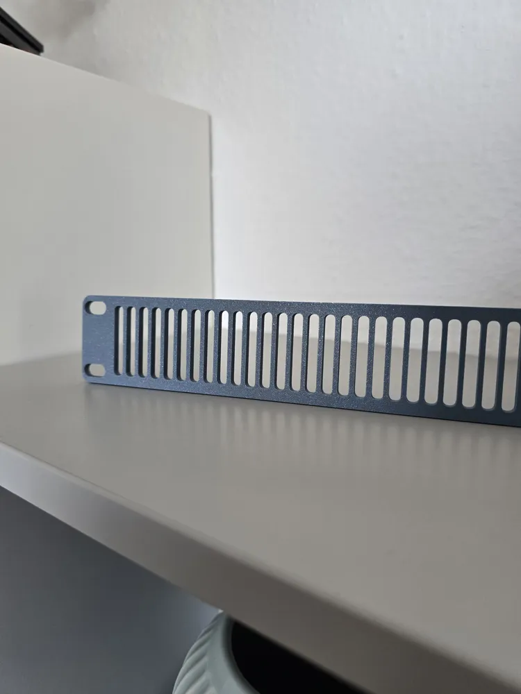 Panneau aveugle 1U pour armoire rack 10 pouces
