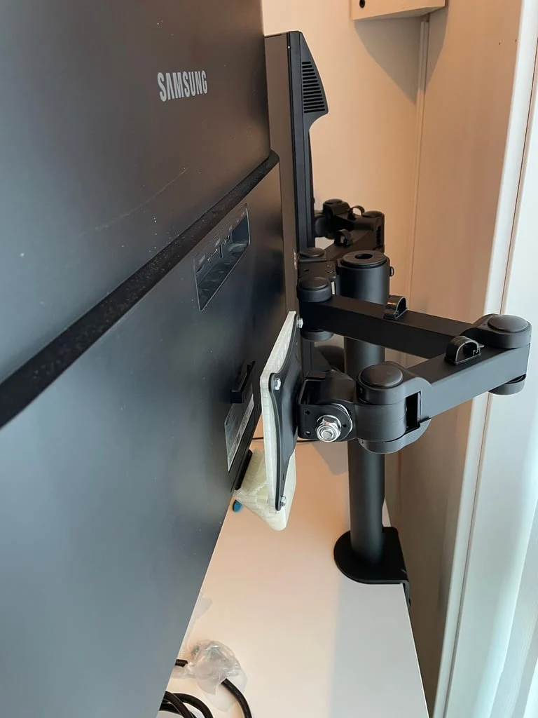 Support VESA pour écran Samsung U28D590D - VESA 100