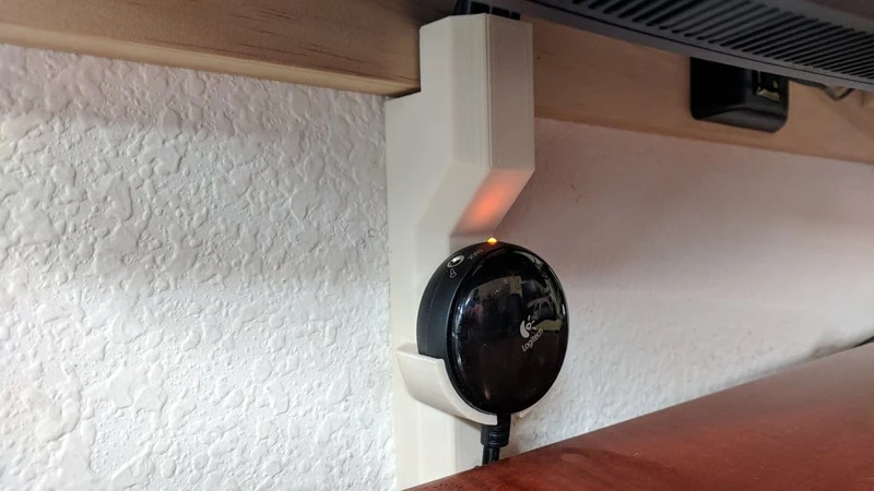 Chemin de câbles pour installation informatique avec support de contrôle du volume Logitech