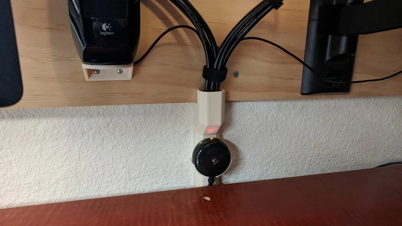 Chemin de câbles pour installation informatique avec support de contrôle du volume Logitech