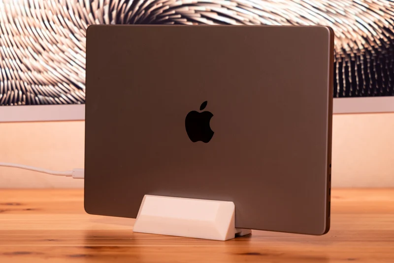Support vertical pour MacBook Pro 14 (2021) et autres ordinateurs portables
