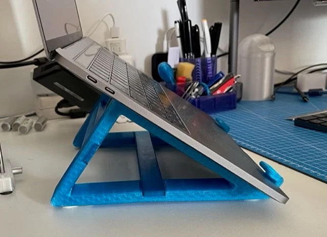 MacBook Pro et support pour ordinateur portable - Assemblage facile